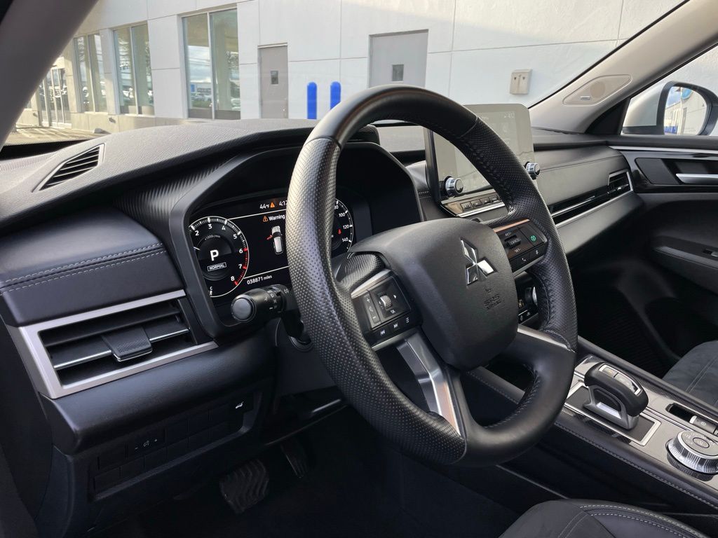 Thumbnail: 2024 Mitsubishi Outlander - 28