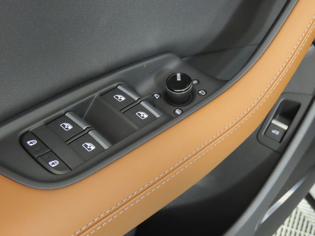 Thumbnail: 2026 Audi Q8 - 30