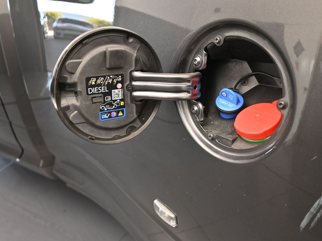 Used 2024 Granite Crystal Metallic Clearcoat Ram Tradesman image 30