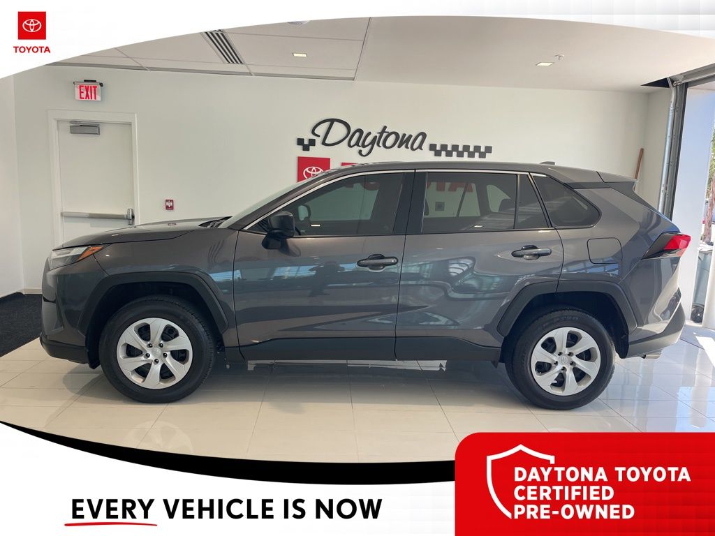2024 Toyota RAV4 LE - Photo 17