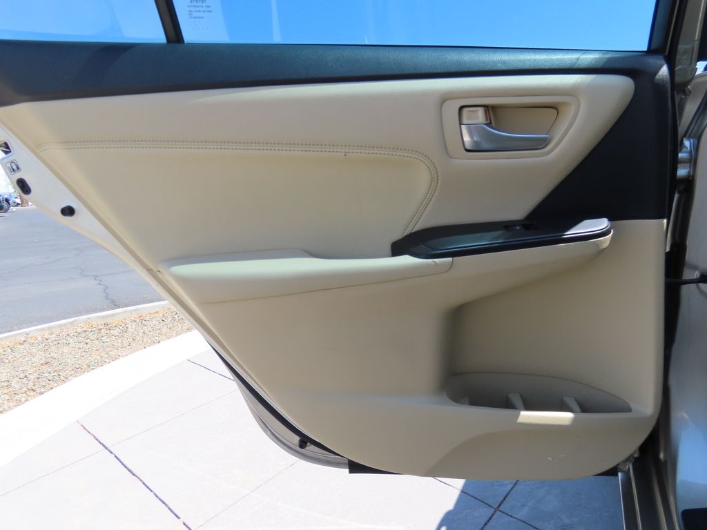 2017 Toyota Camry XLE 25