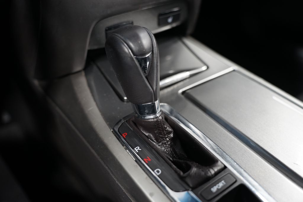 2014 Acura RLX  23