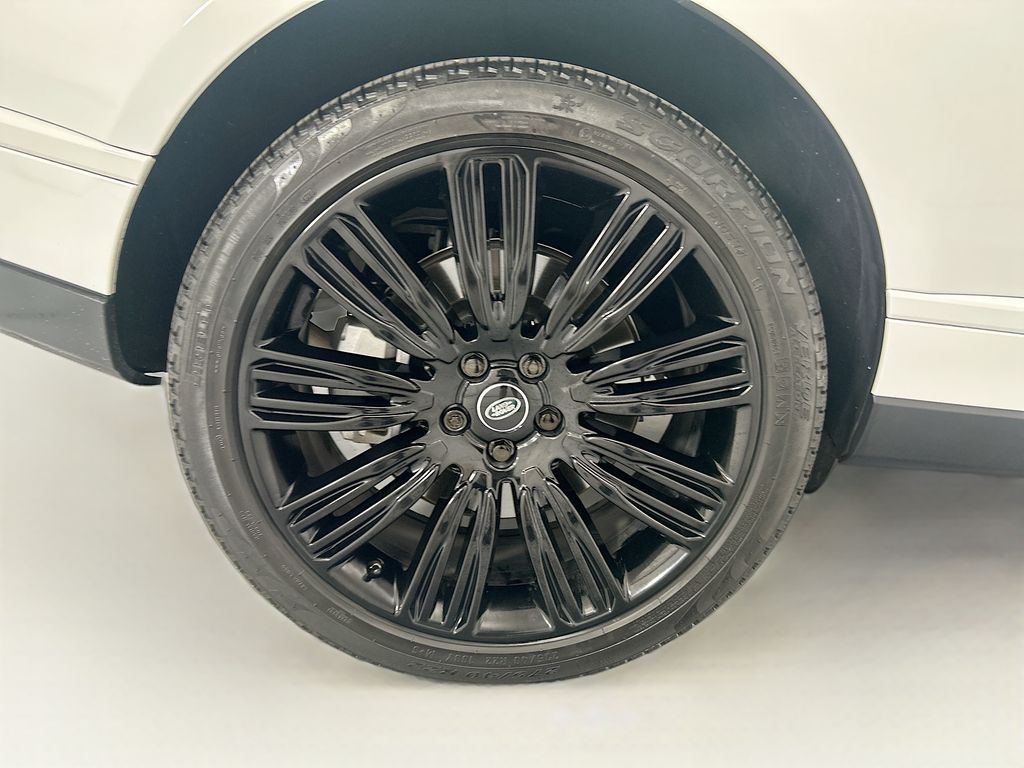 Thumbnail: 2019 Land Rover Range Rover - 32