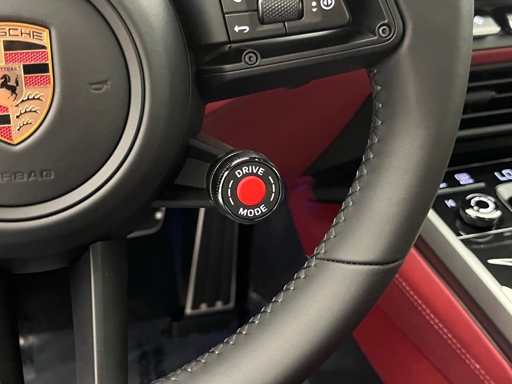Thumbnail: 2025 Porsche 911 - 15