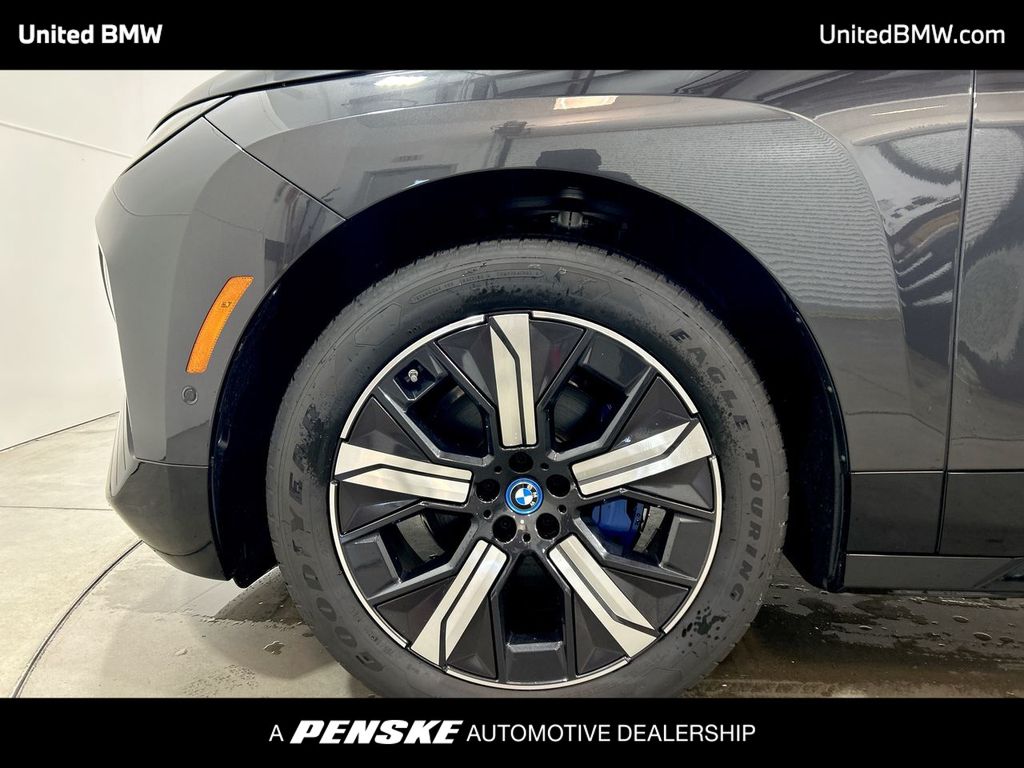 2025 BMW iX xDrive50 10