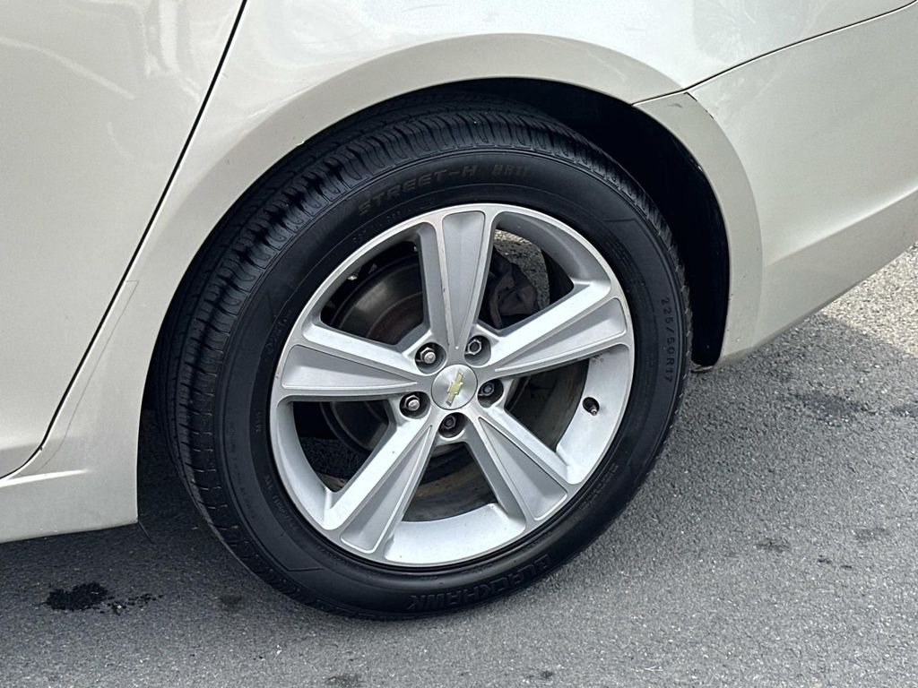 Thumbnail: 2016 Chevrolet Cruze - 16