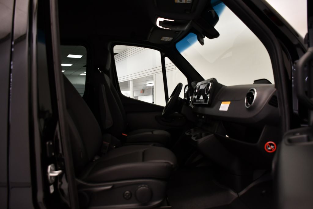 Thumbnail: 2025 Mercedes-Benz Sprinter - 29