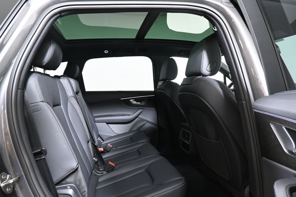 Thumbnail: 2026 Audi Q7 - 20