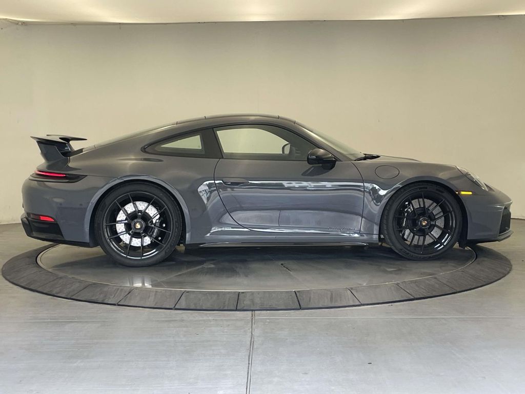 2026 Porsche 911 Carrera GTS - 7