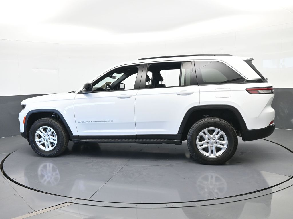 Used 2025 Bright White Clearcoat Jeep Laredo image 3