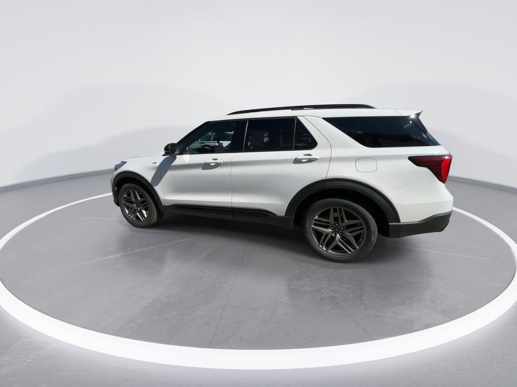 New 2026 Star White Metallic Tri-Coat Ford ST-Line image 5