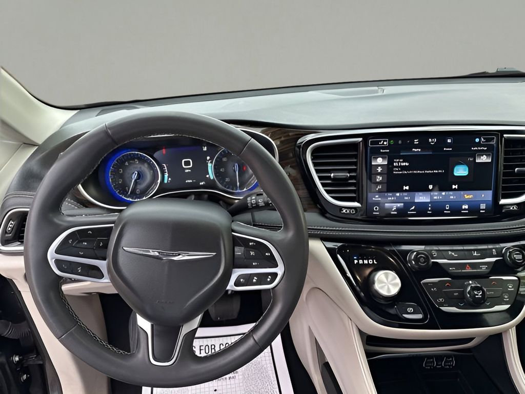 2023 Chrysler Pacifica Limited photo