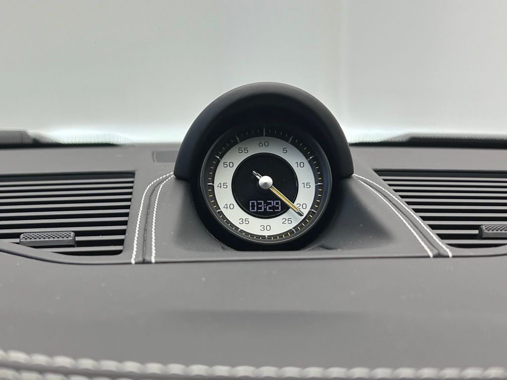 Thumbnail: 2022 Porsche 911 - 14