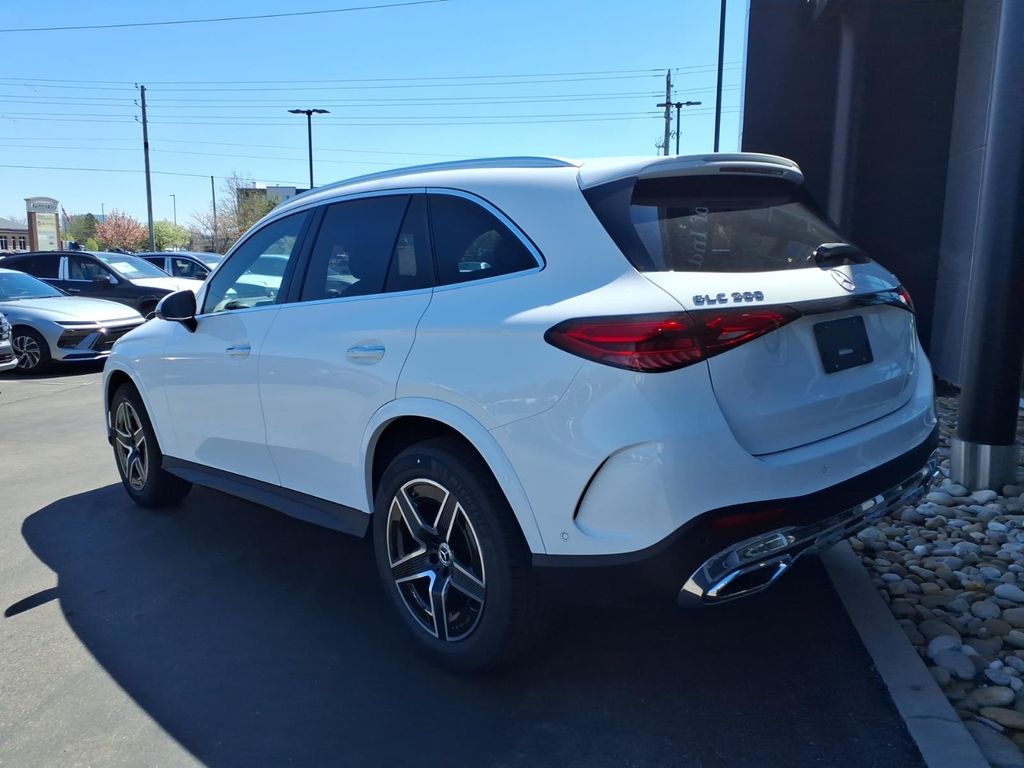 New 2026 White Mercedes-Benz GLC 300 image 4