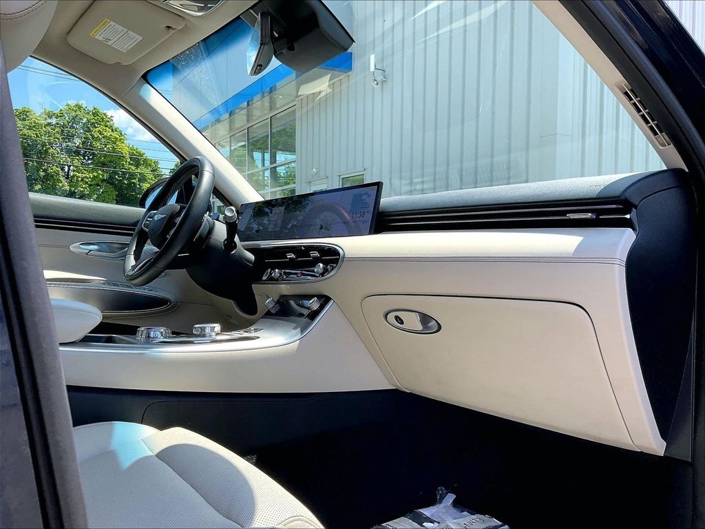 2026 Genesis GV70 — photo 14