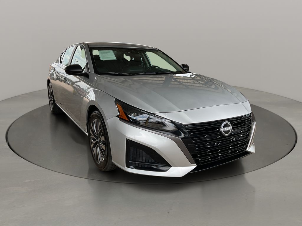 Brilliant Silver Metallic 2026 Nissan Altima Sedan Front-Wheel Drive Continuously Variable Transmission