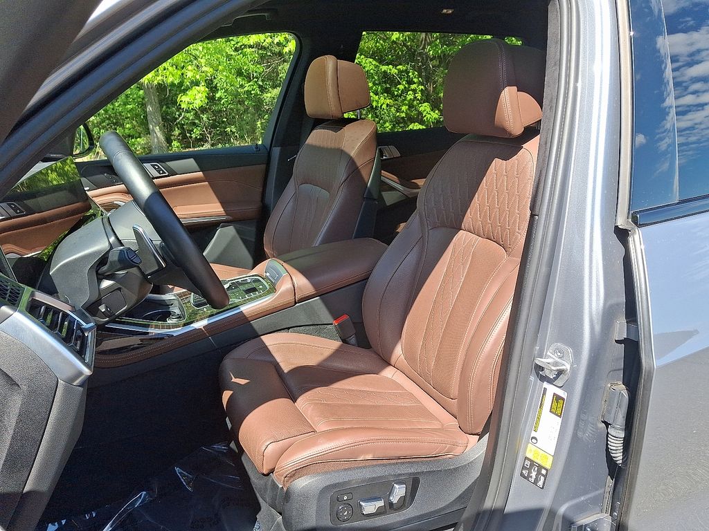 2023 BMW X7 xDrive40i 13