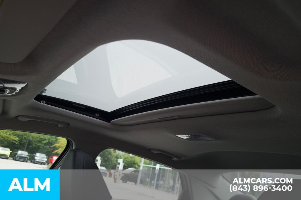 2025 Hyundai Elantra Limited photo 15