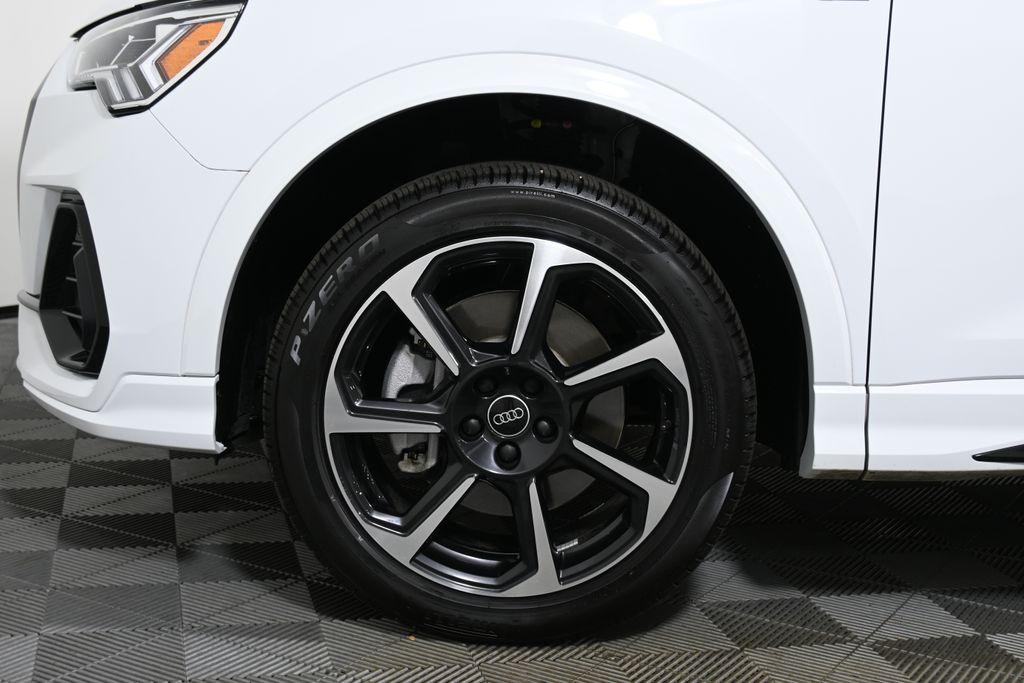 Thumbnail: 2025 Audi Q3 - 11