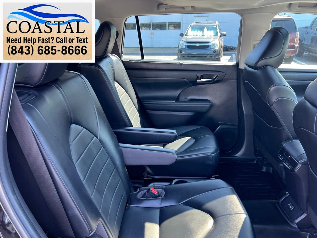 2022 Toyota Highlander XLE Brown at Davis Toyota of Orangeburg