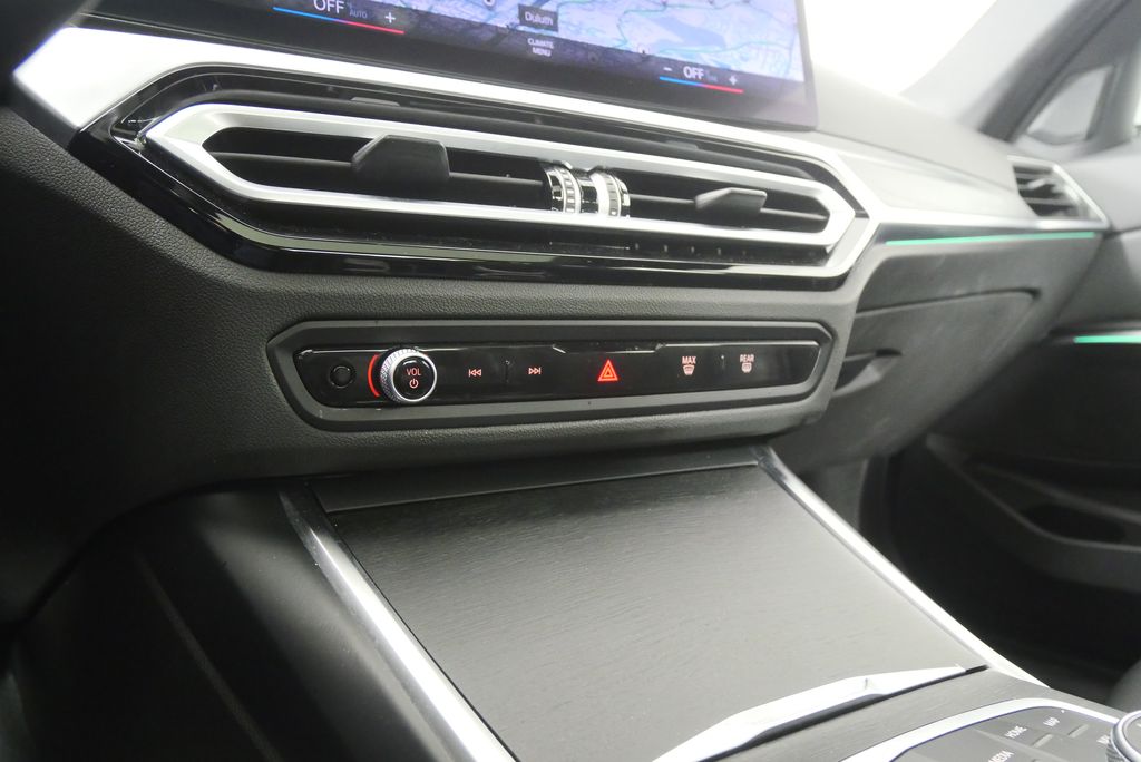 Thumbnail: 2024 BMW 3 Series - 24