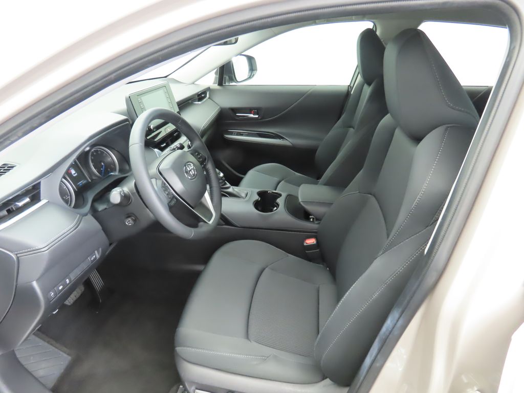2021 Toyota Venza LE 19