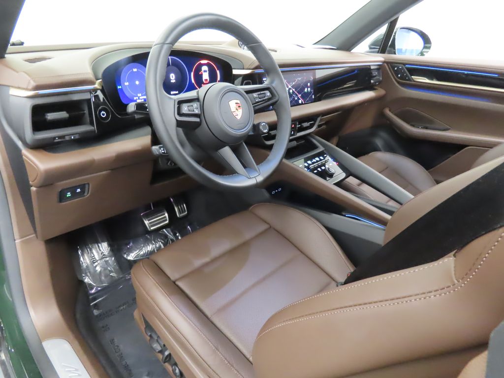 Thumbnail: 2025 Porsche Macan - 4