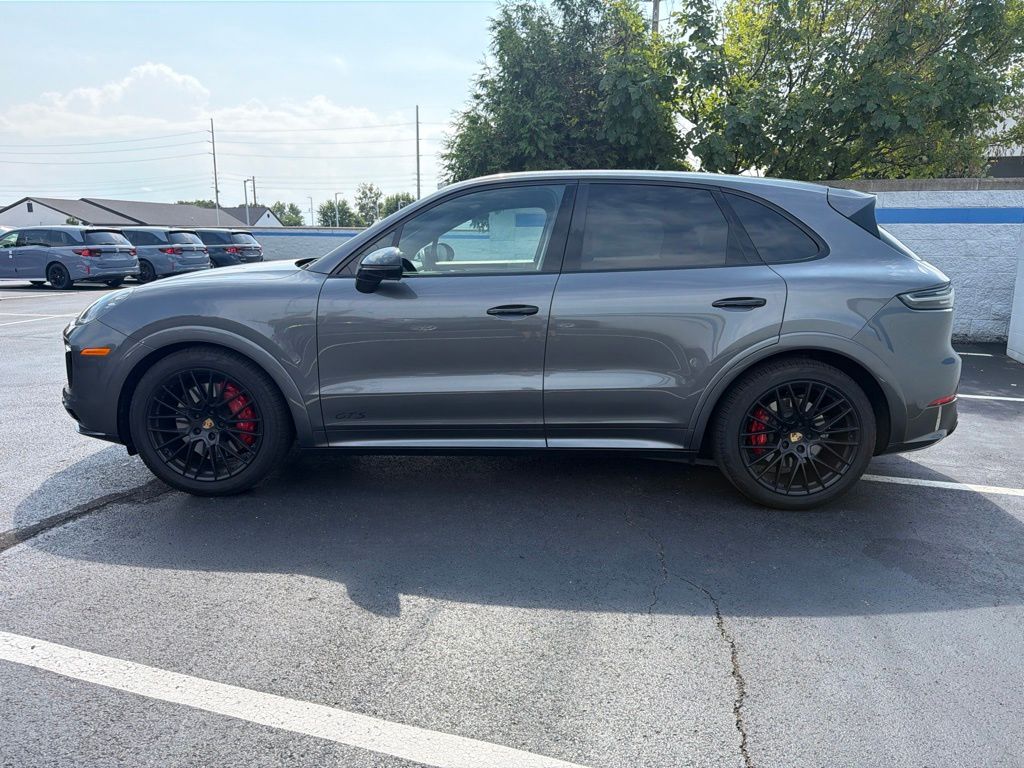 Thumbnail: 2023 Porsche Cayenne - 2
