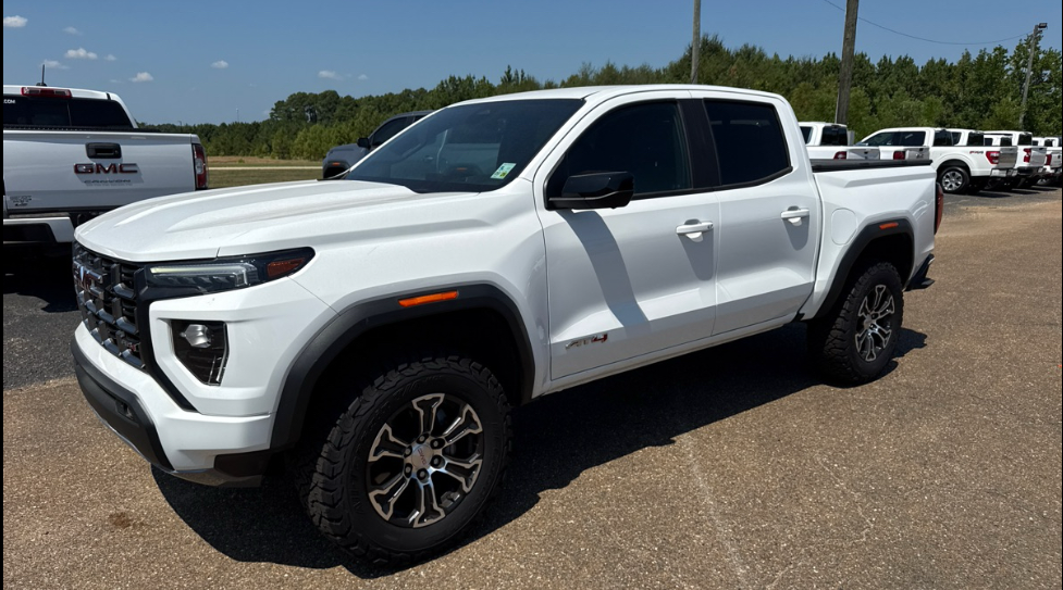 Summit White 2024 GMC Canyon Pickup Truck Four-Wheel Drive 8-Speed Automatic