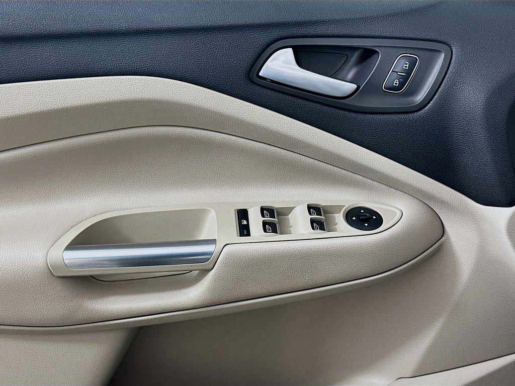 Thumbnail: 2017 Ford C-Max - 17