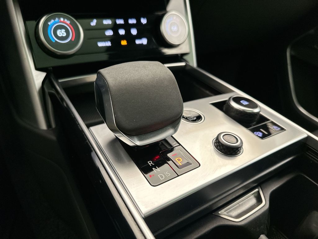 Thumbnail: 2023 Land Rover Range Rover - 12