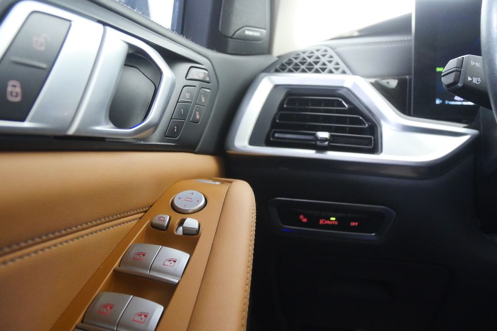 Thumbnail: 2024 BMW X7 - 18