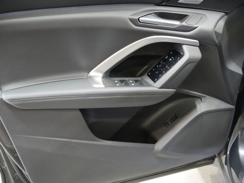 Thumbnail: 2025 Audi Q5 - 16