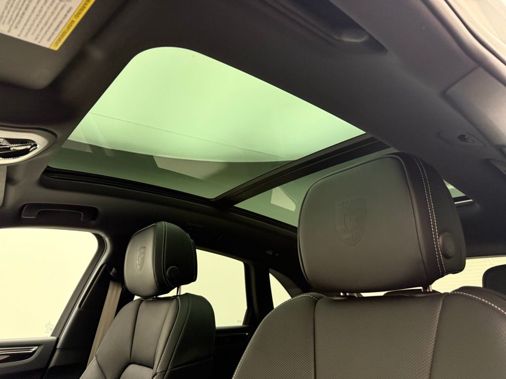 Thumbnail: 2026 Porsche Macan - 19