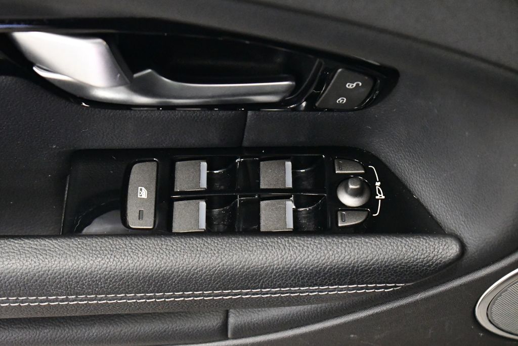 Thumbnail: 2017 Land Rover Range Rover Evoque - 14