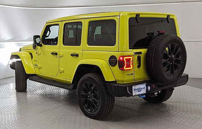 View vehicle photo 4