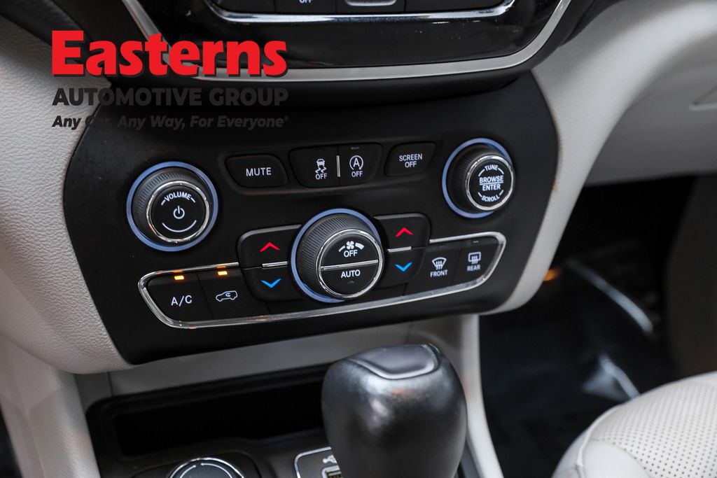 Used 2020 Blue Jeep Limited image 20