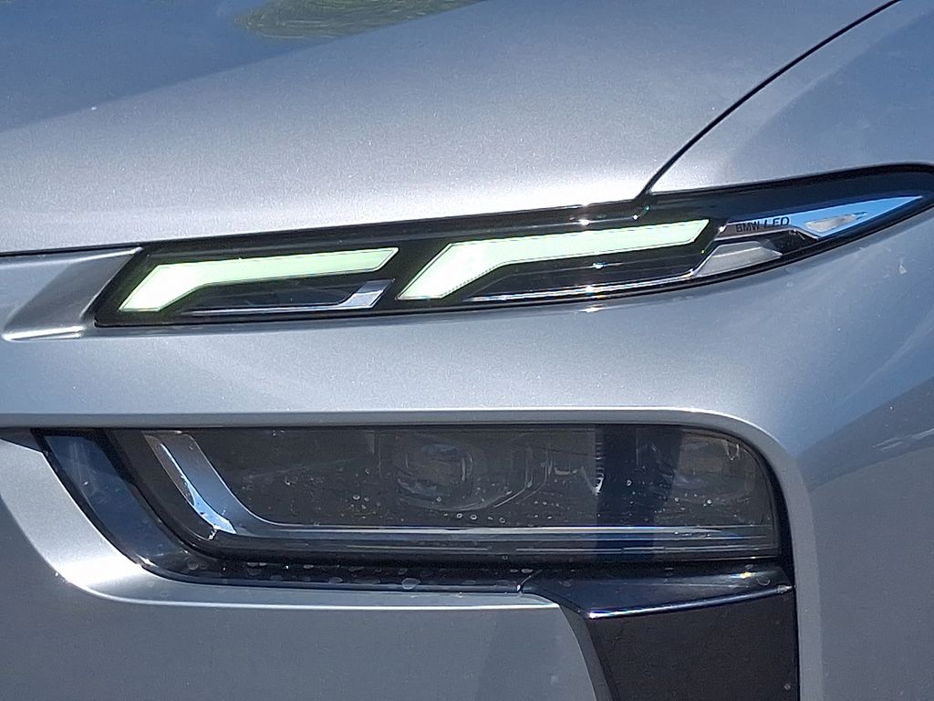 2023 BMW X7 xDrive40i 9