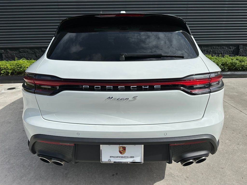 Thumbnail: 2026 Porsche Macan - 13