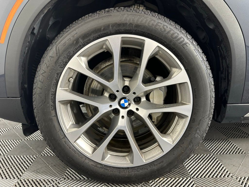 Thumbnail: 2021 BMW X6 - 9