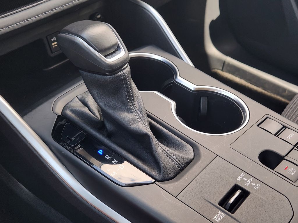 2025 Toyota Highlander LE - Photo 19