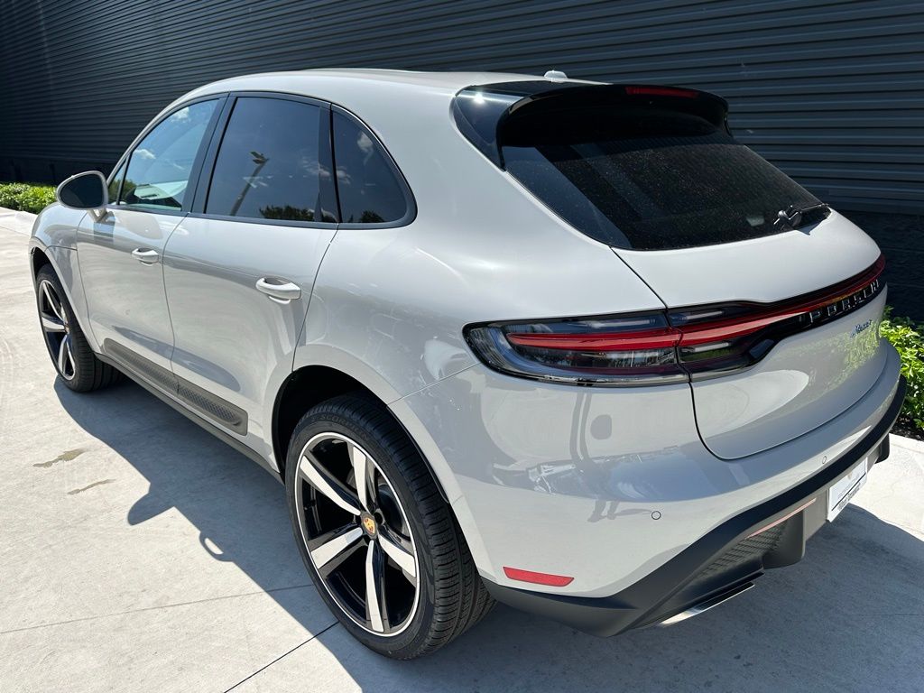 2025 Porsche Macan  3