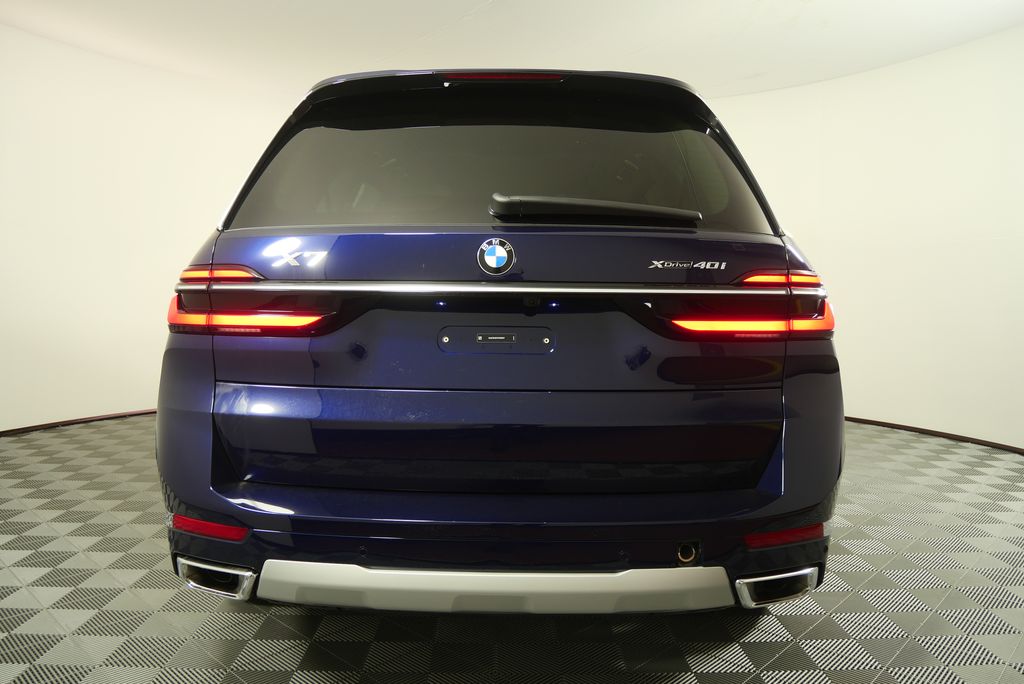 Thumbnail: 2026 BMW X7 - 4