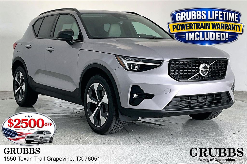 Aurora Silver 2026 Volvo XC40 SUV / Crossover Front-Wheel Drive Automatic