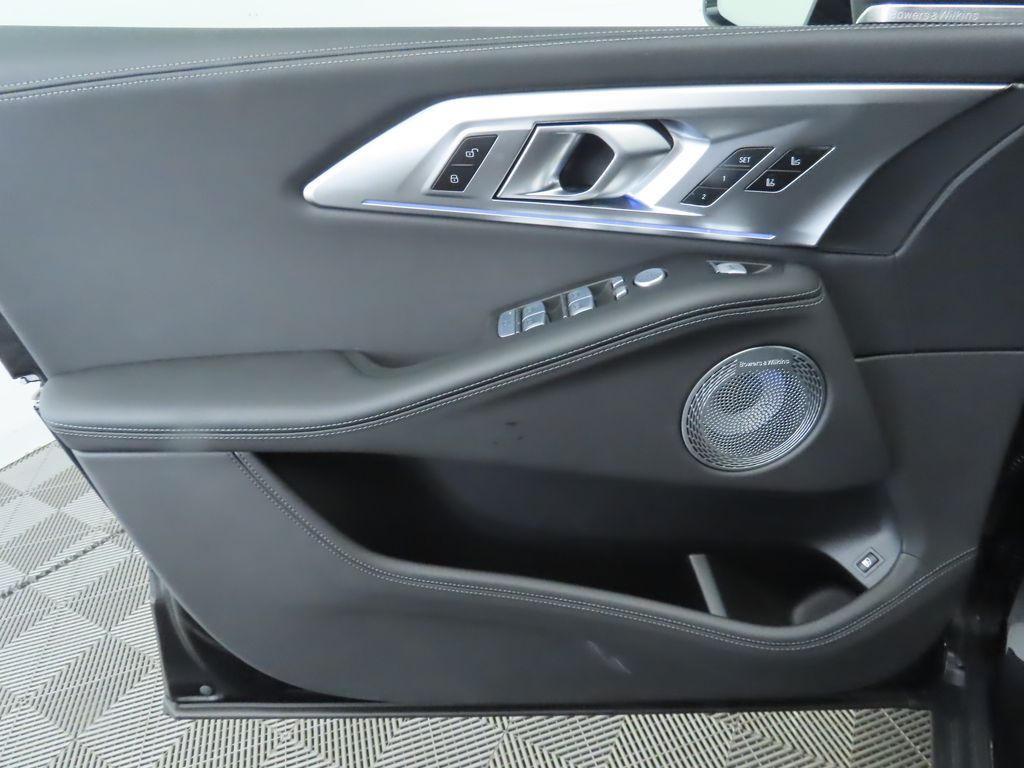 2025 BMW XM  24