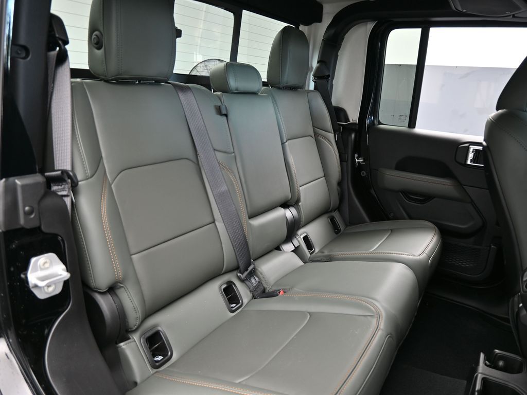 New 2026 Black Clearcoat Jeep Mojave image 39