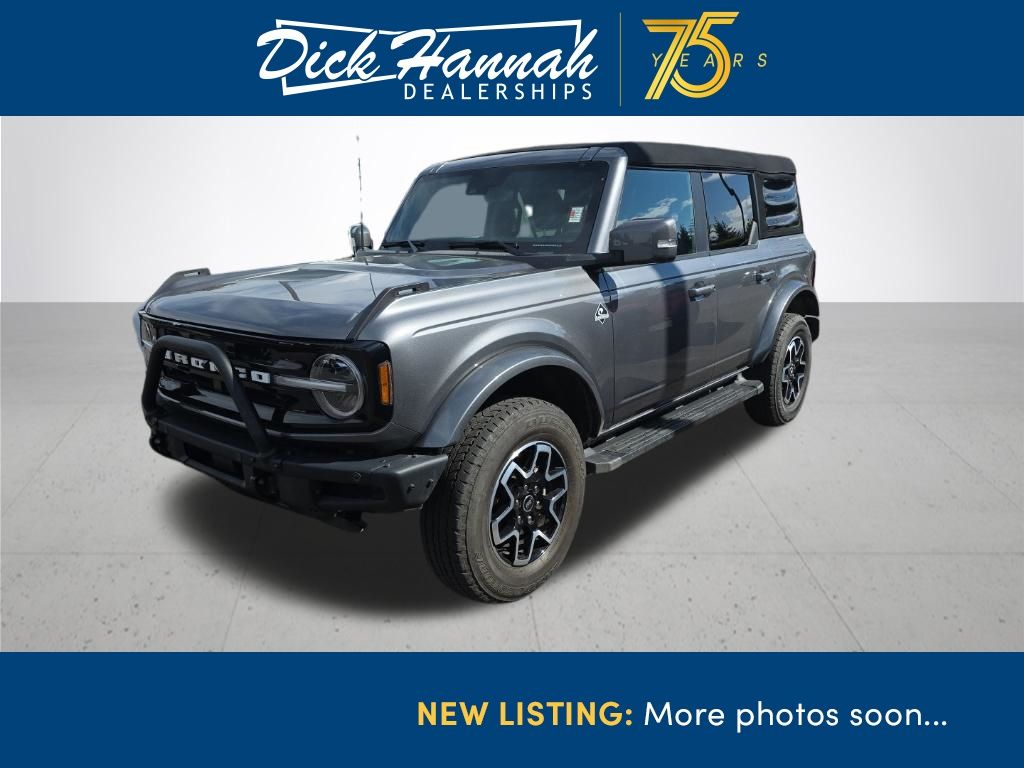 Gray Metallic 2024 Ford Bronco Outer Banks 4-Door 4WD SUV / Crossover Four-Wheel Drive Automatic
