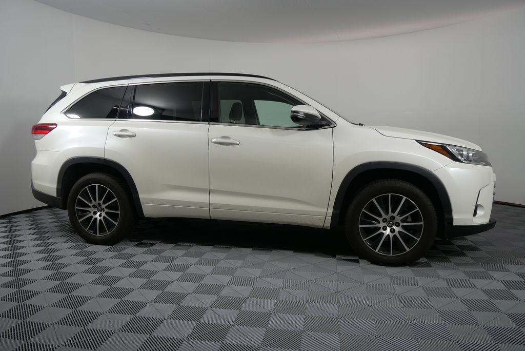 2018 Toyota Highlander SE 2