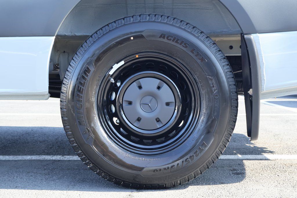 Thumbnail: 2025 Mercedes-Benz Sprinter - 12