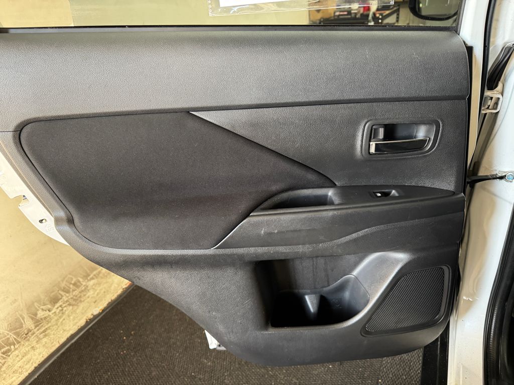 2018 Mitsubishi Outlander ES